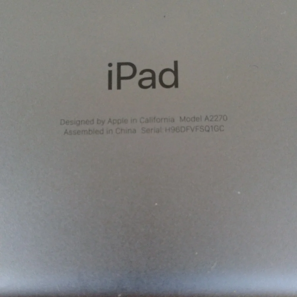 8th generation 2020 a2270 apple ipad broken screen..